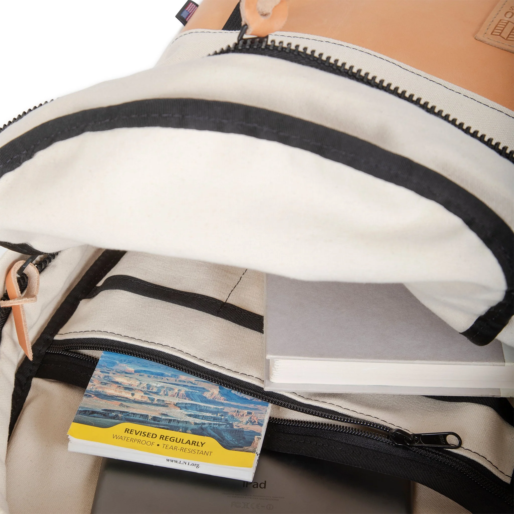 Daypack Heritage Canvas 22L Black - Image 5