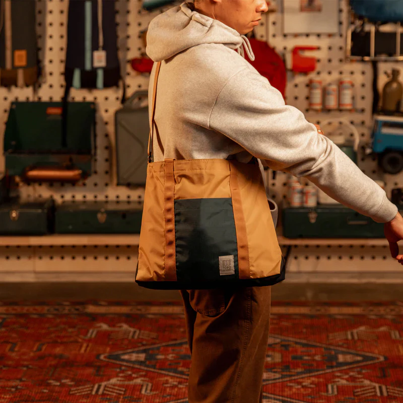 Mountain Essential Tote Forest/Bone White - Image 6