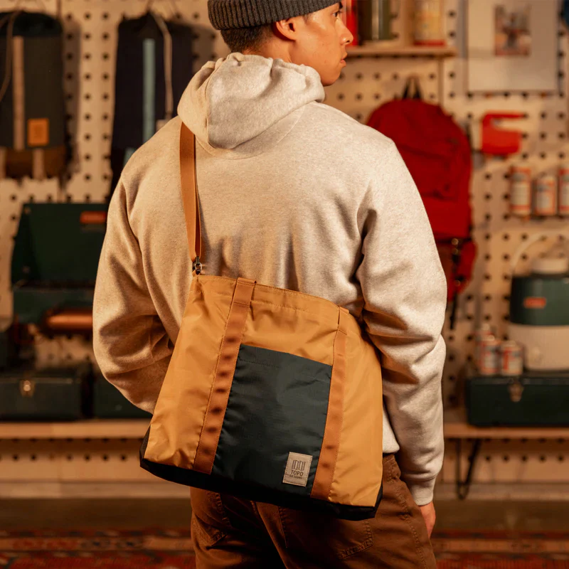 Mountain Essential Tote Forest/Bone White - Image 7