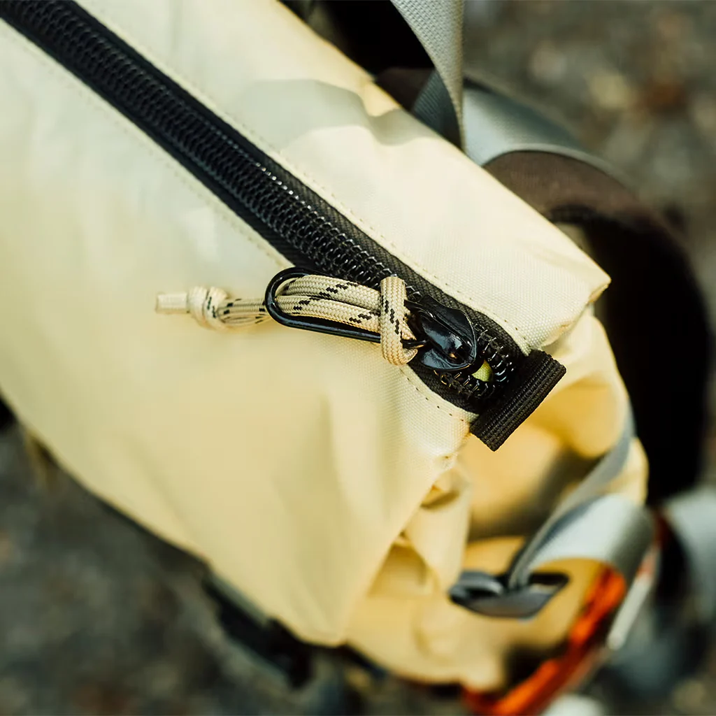 Rover Pack Classic 20L Bone White/Black - Image 10